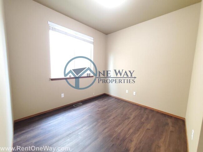 Building Photo - Amazing 3 Bed + 2 bonus rooms in Puyallup!