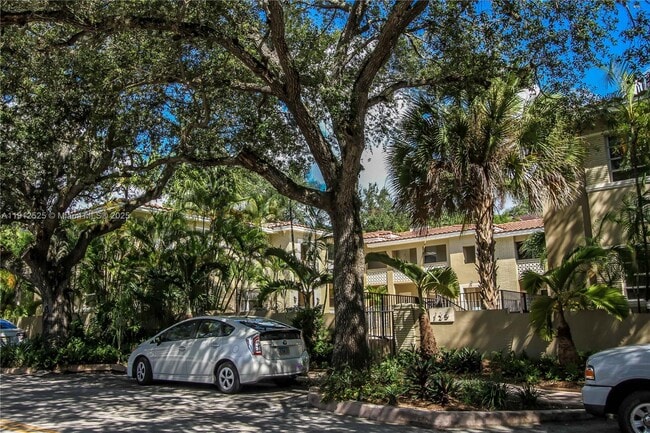 Building Photo - 125 Edgewater Dr