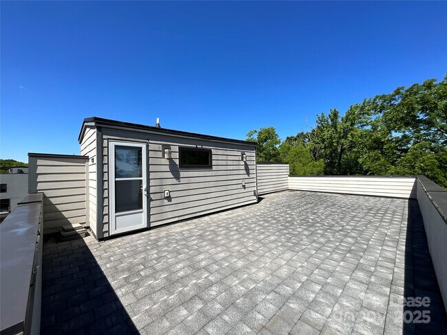 Building Photo - 1012 Westbrook Dr