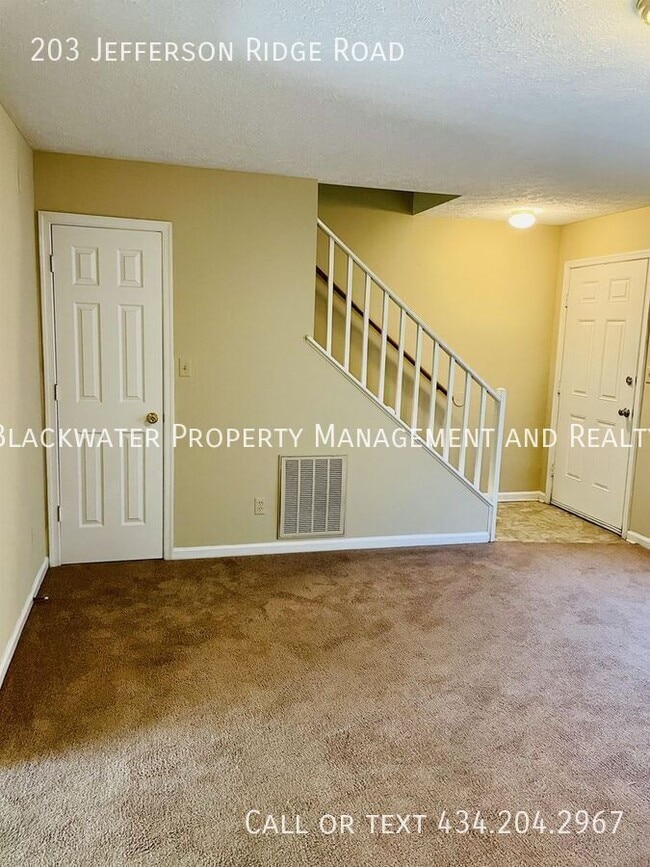 Building Photo - 203 Jefferson Ridge Rd