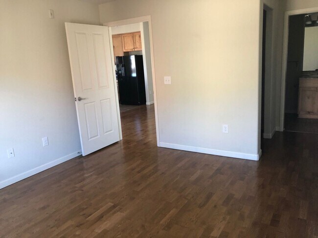 Building Photo - Stunning Clocktower Penthouse Condo with mountain views!