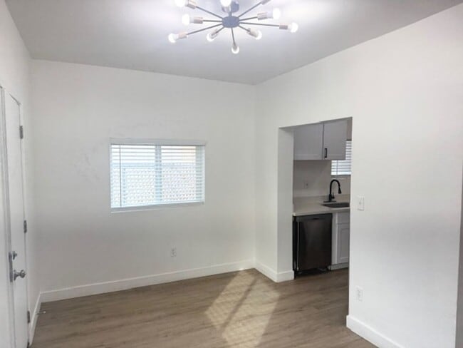 Building Photo - Longview Cottages