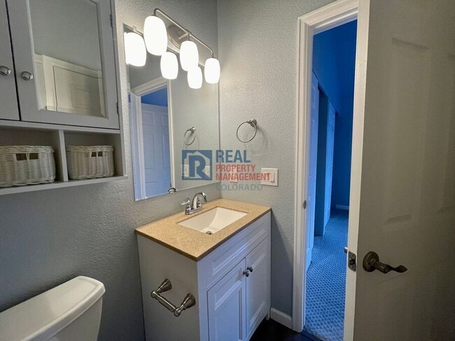 Building Photo - 805 Summer Dr