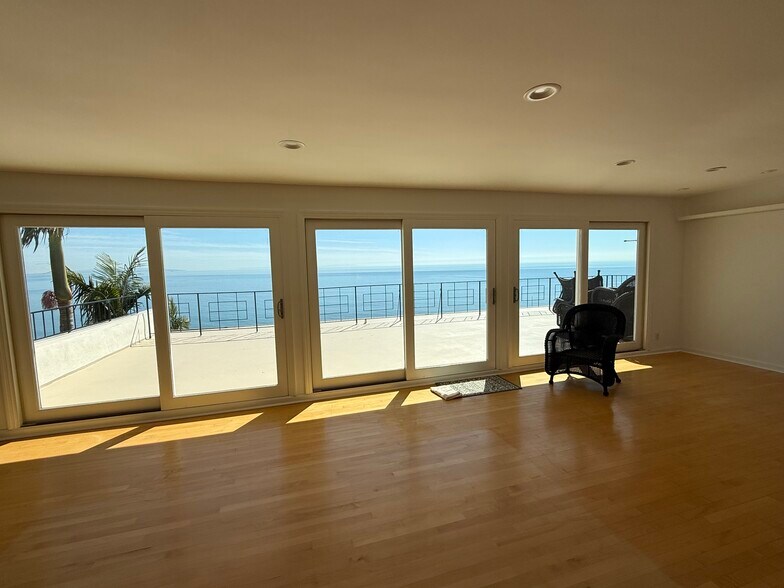 Building Photo - 18139 Coastline Dr