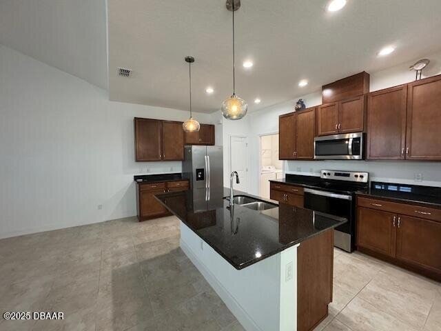 Building Photo - 414 Parrot Ln