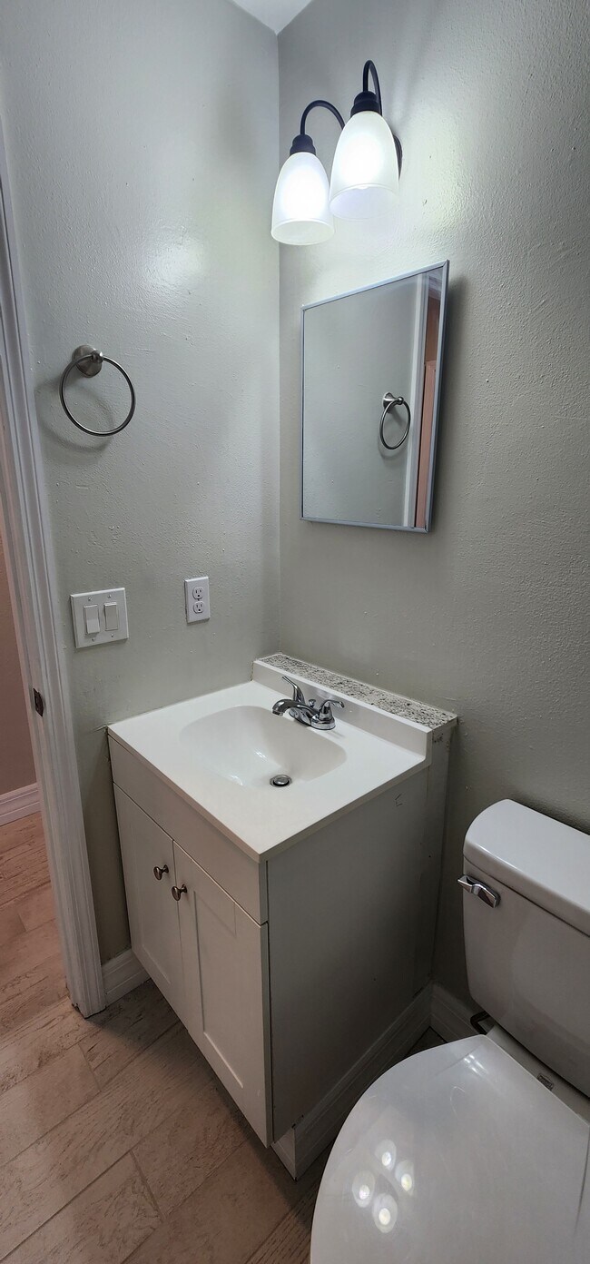 Building Photo - 369 Diamond St