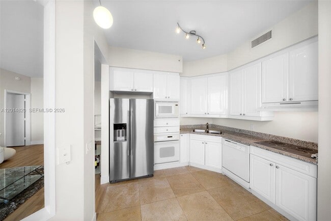 Building Photo - 4775 Collins Ave