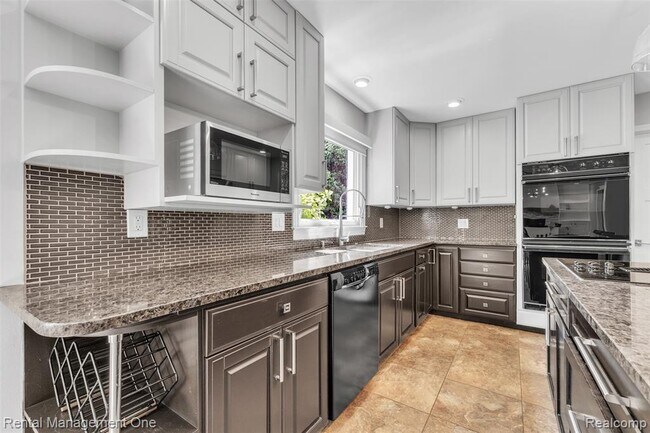 Building Photo - 3015 High Pointe Ct