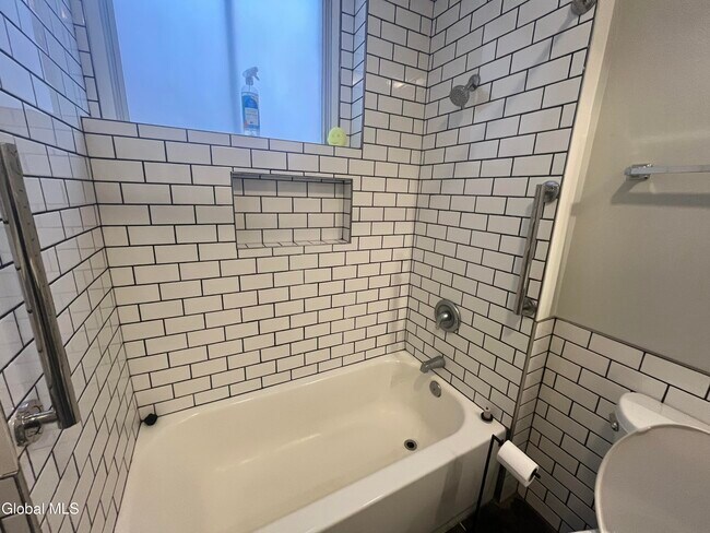 Building Photo - 37 Maiden Ln