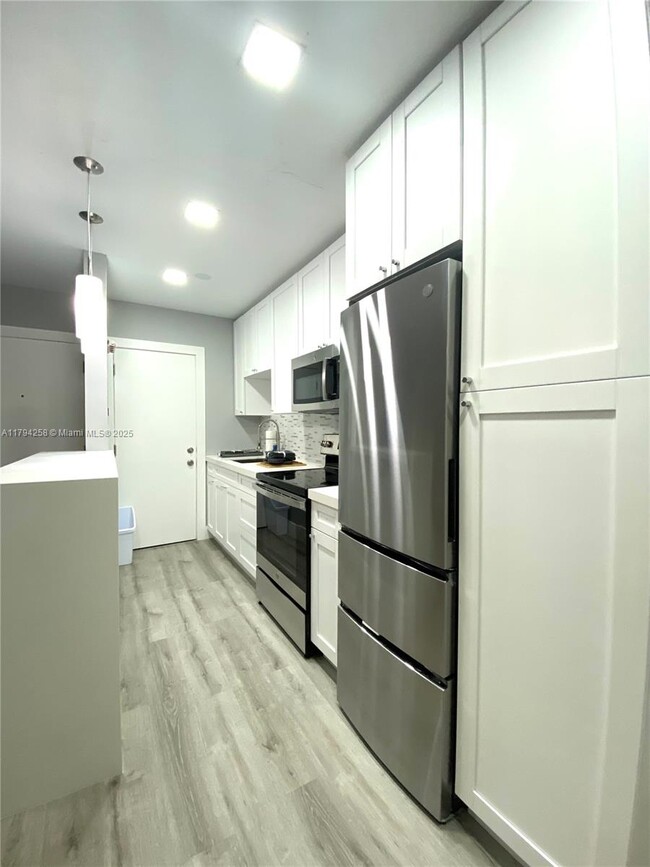 Building Photo - 7901 SW 64th Ave