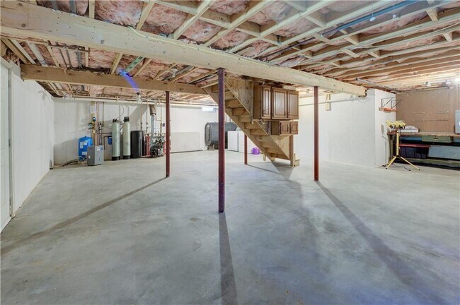 Building Photo - 34 Deer Run