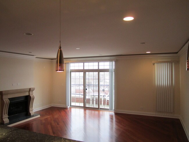 Building Photo - 4755 N Kilbourn Ave