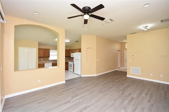 Building Photo - 5 Rambling Ln