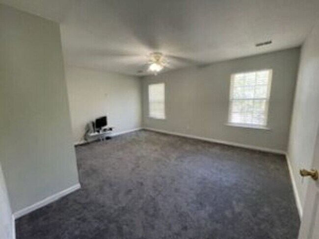 Building Photo - 122 Oak Cove Dr