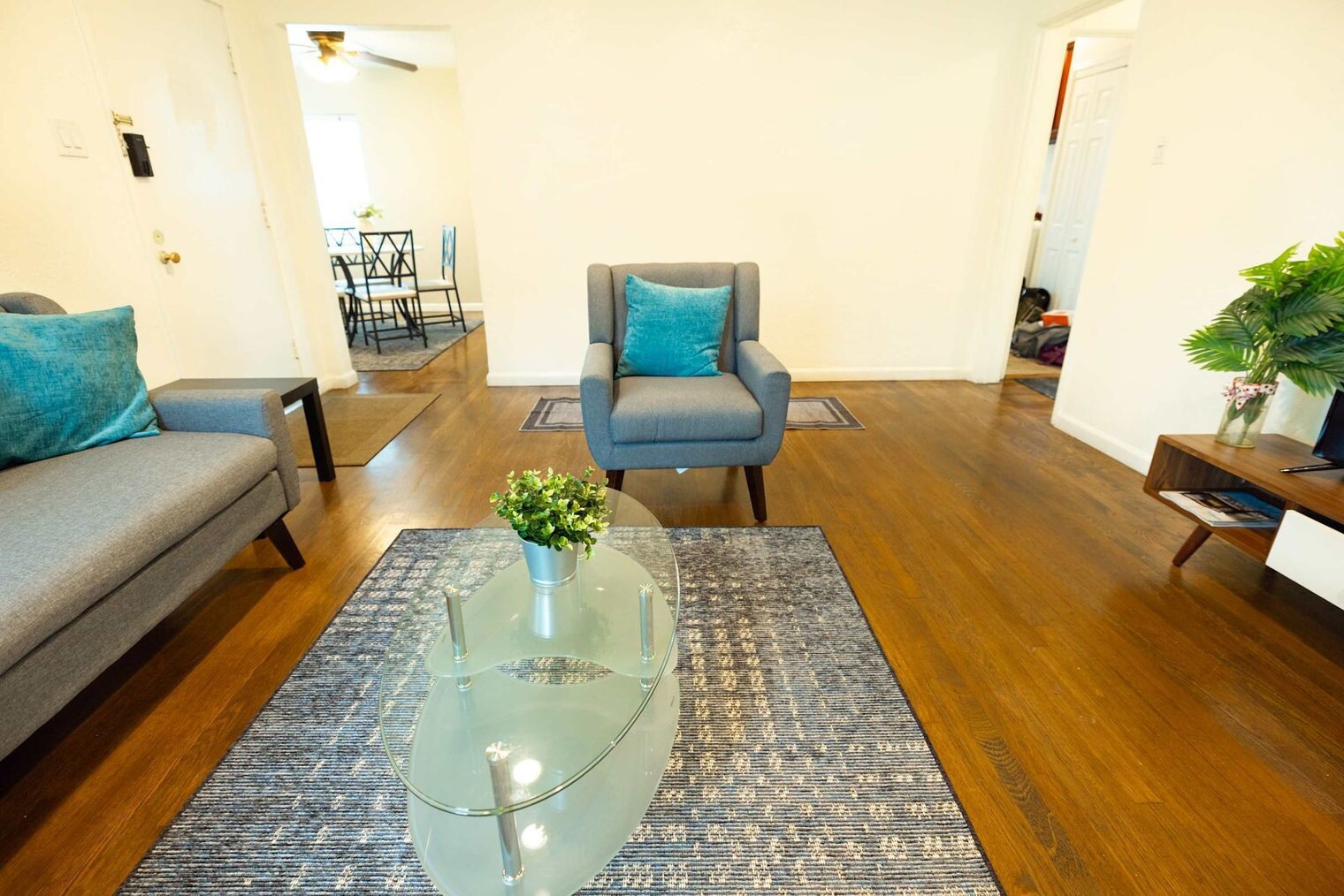 Building Photo - 240 E Hedding St