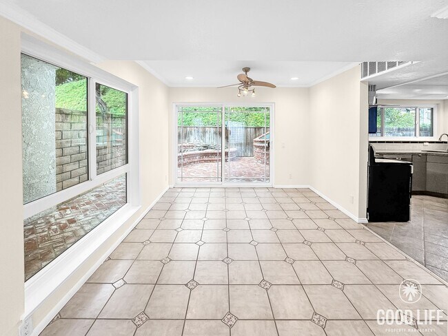 Building Photo - Beautiful 4Bd/2.5Ba Spacious Home in Mission Viejo w/Large Front & Back Yard!