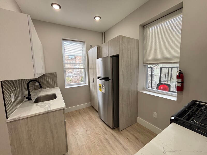 Building Photo - 5008 Palisade Ave