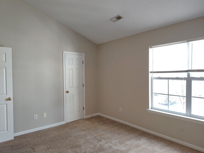 Building Photo - Cozy, 2 story, 2 bedroom, 2.5 bath Townhome Located in the Melrose Community!