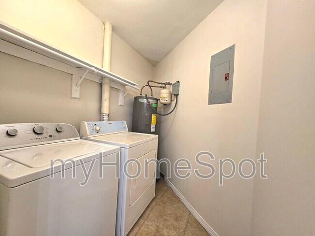 Building Photo - 7225 W Fairfield Dr