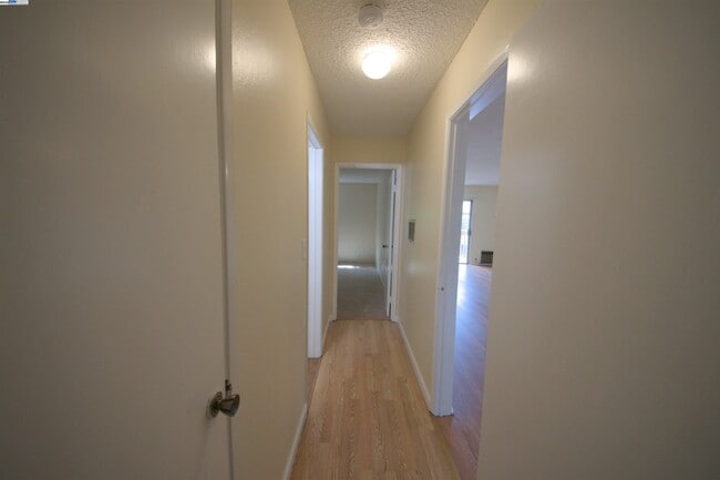 Building Photo - 1060 Oak Grove Rd