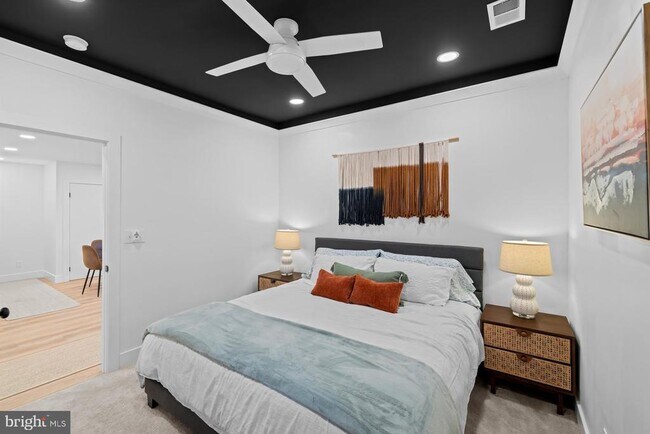 Building Photo - 5510 Beach Dr