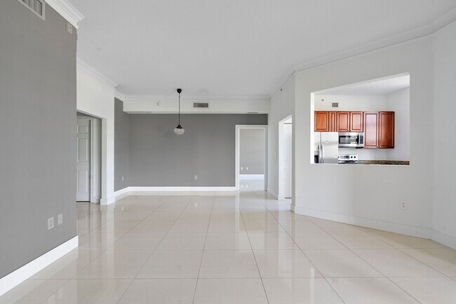 Building Photo - 3001 NE 185th St