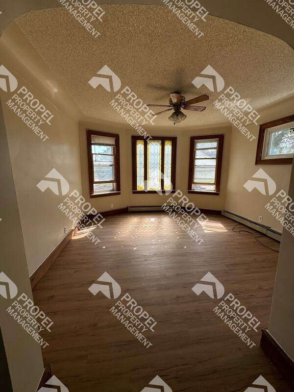 Building Photo - 994 Elm St