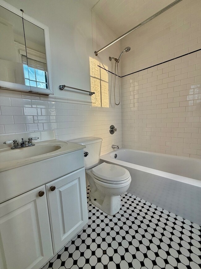 Building Photo - 225 N Broadway