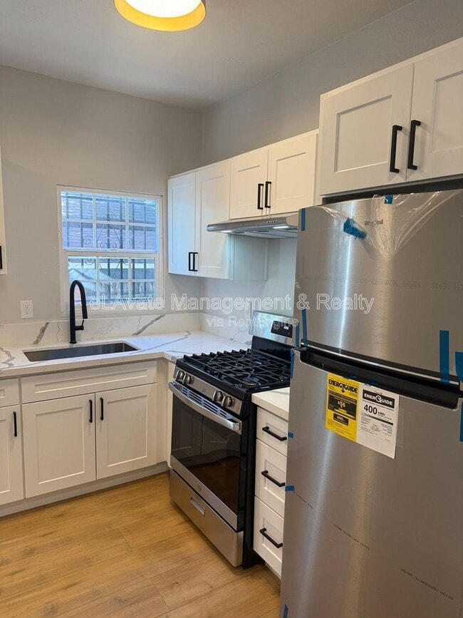 Building Photo - 1607 W 49th St