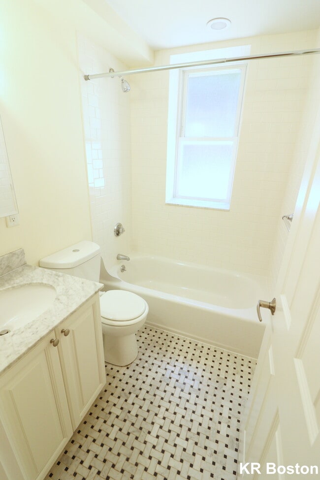 Building Photo - 10 Chauncy St