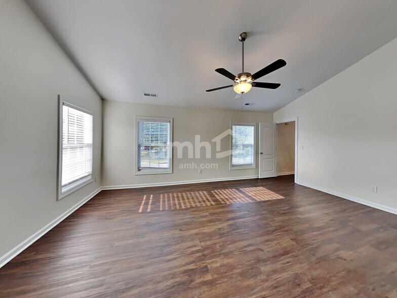 Building Photo - 6821 Missionary Ridge Dr