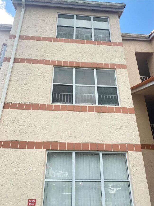 Building Photo - 3310 Pinewalk Dr N