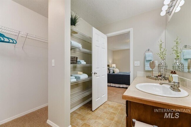 Building Photo - Beautiful, 3 Bed 2 Bath Home Featuring a 3 Car Garage with EV Charging Station!!