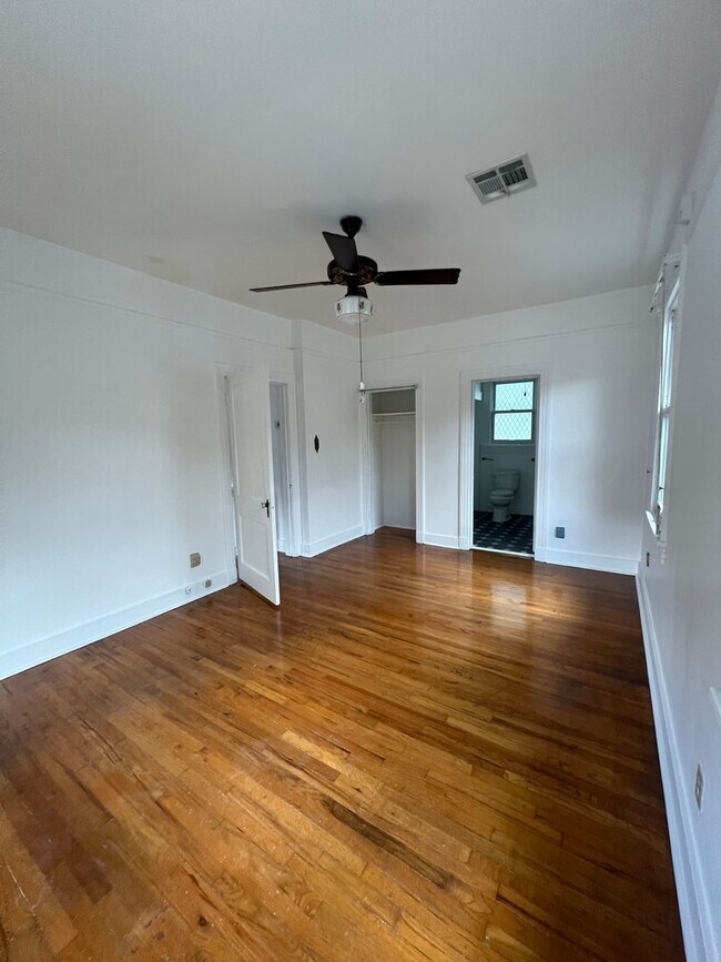 Building Photo - Newly Renovated 3 Bed, 2 Bath Near Campus