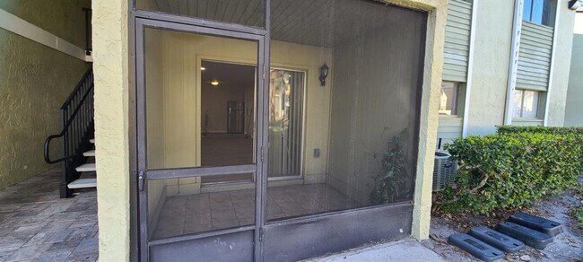 Building Photo - 914 N Lake Destiny Rd