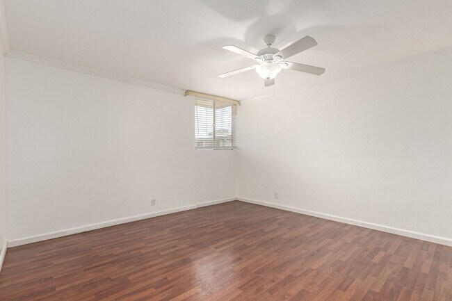 Building Photo - Phoenix apartment in ideal location!