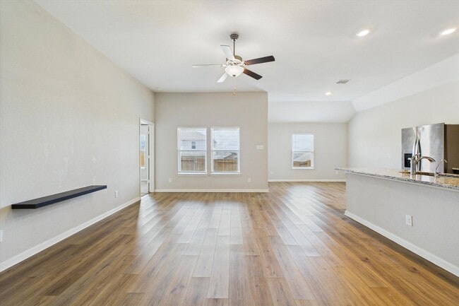 Building Photo - Stunning 4 bedrooms 2 baths single-story h...