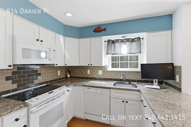 Building Photo - 814 Darien Pl