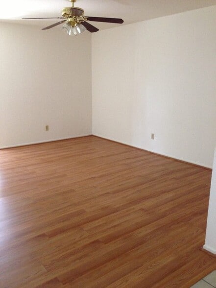 Building Photo - 8201 Richmond Ave