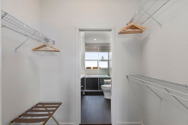 Building Photo - 3Bd/3Ba Seattle Townhouse