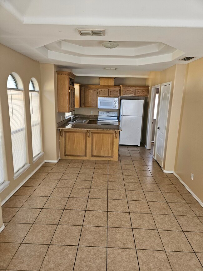 Building Photo - 904 S Palm Dr