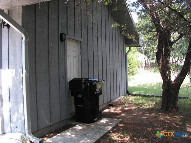 Building Photo - 1640 Lonesome