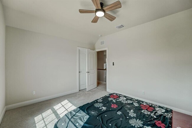 Building Photo - 17012 Pleasanton Cove