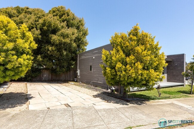 Building Photo - Miraloma: Remodeled & Detached Single Fami...