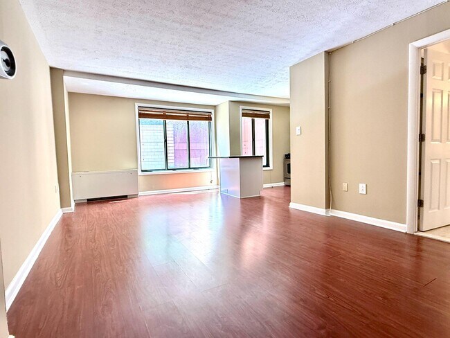 Building Photo - 1440 N St NW