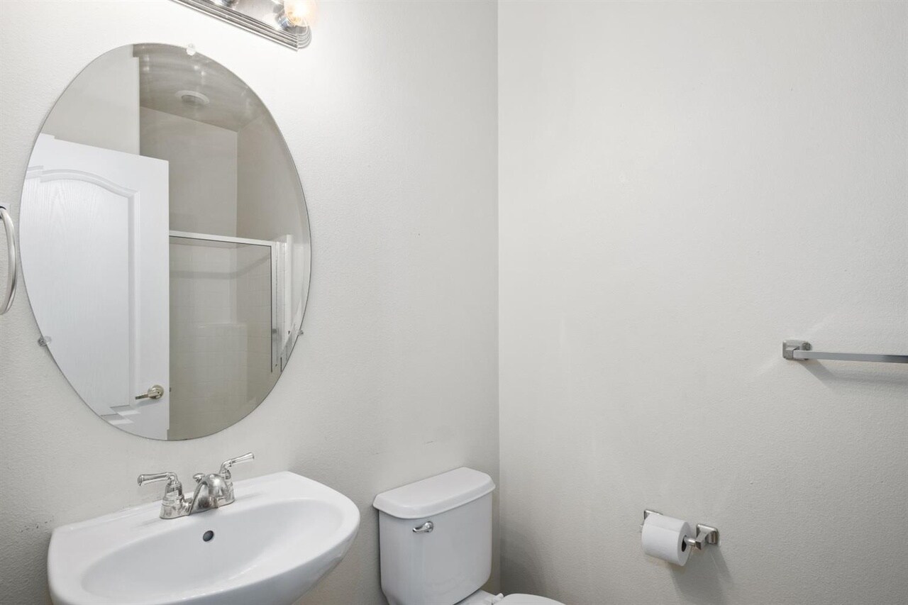 Building Photo - 68 W Bordeaux Ln