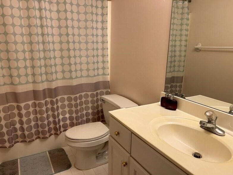 Building Photo - 416 Canterbury Pl Dr