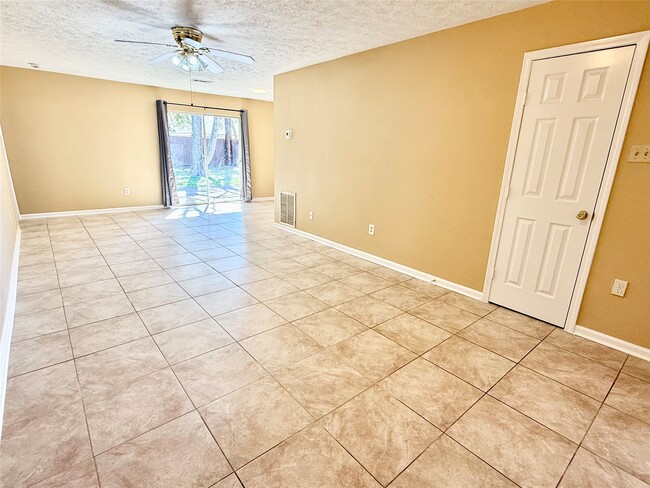 Building Photo - 1809 Capri Ln