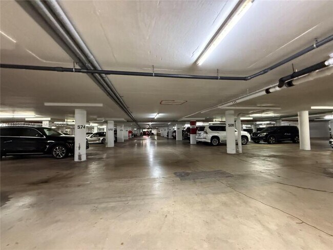 Building Photo - 1 bedroom in Hallandale FL 33009