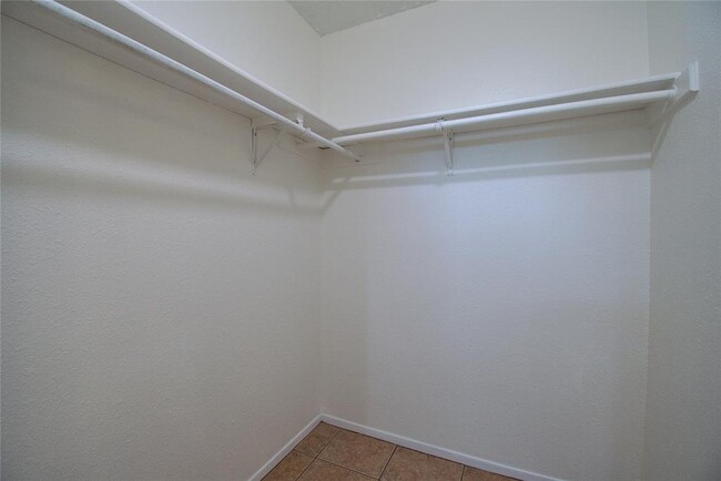 Building Photo - 12100 Lavinia Ln
